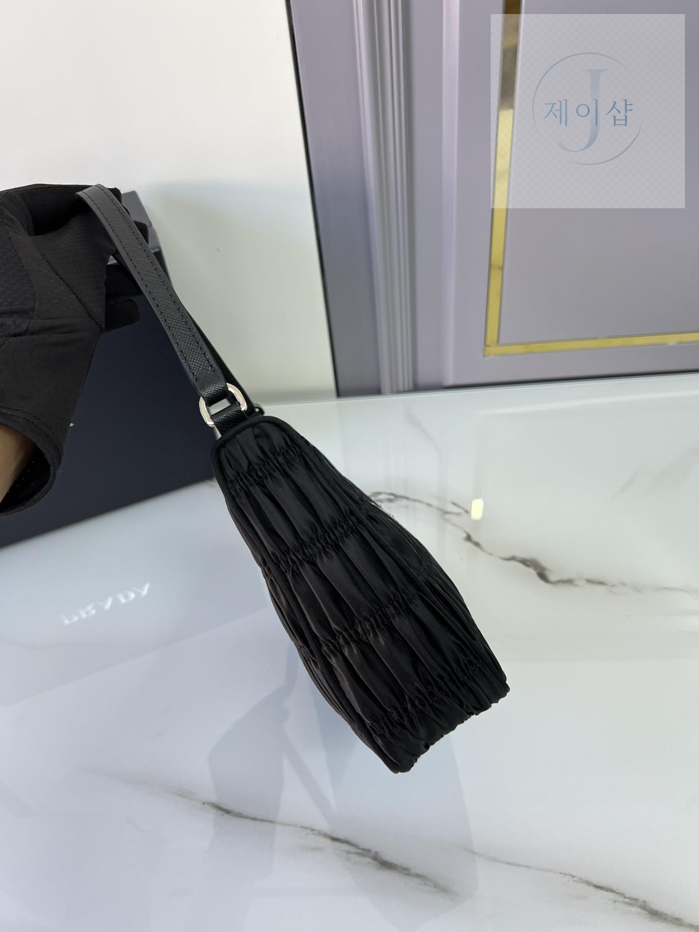 Prada Re-Edition 2000 Hobo - 상세 이미지