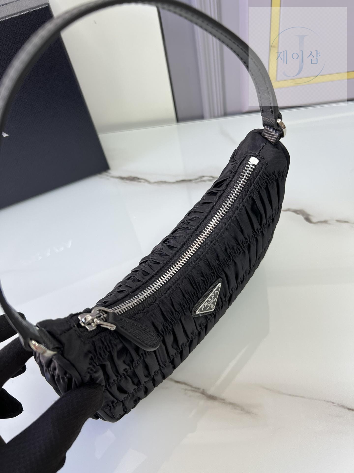 Prada Re-Edition 2000 Hobo - 상세 이미지