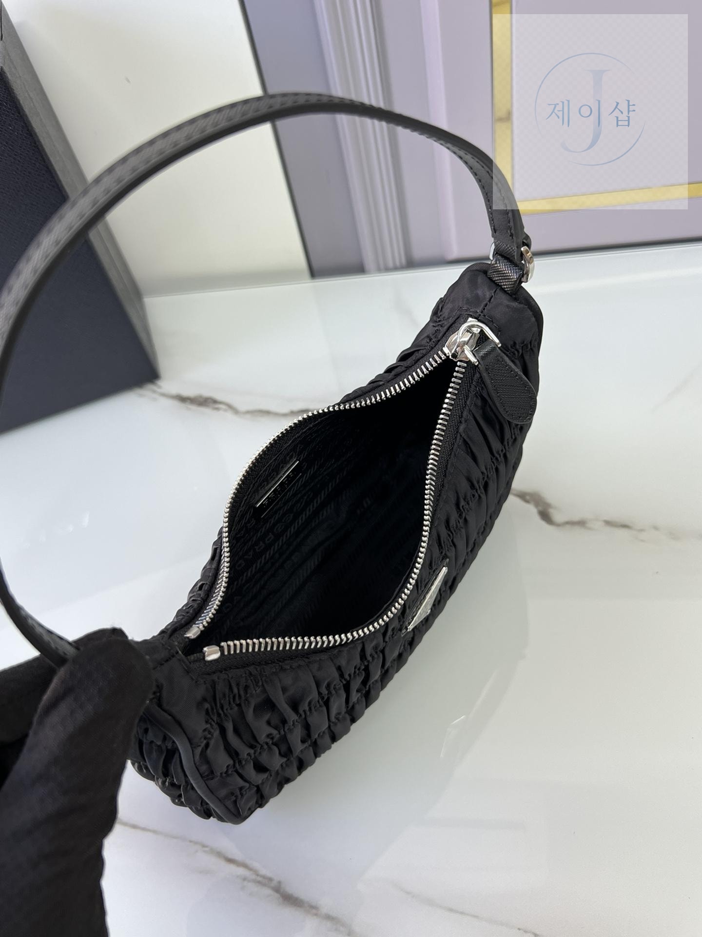Prada Re-Edition 2000 Hobo - 상세 이미지