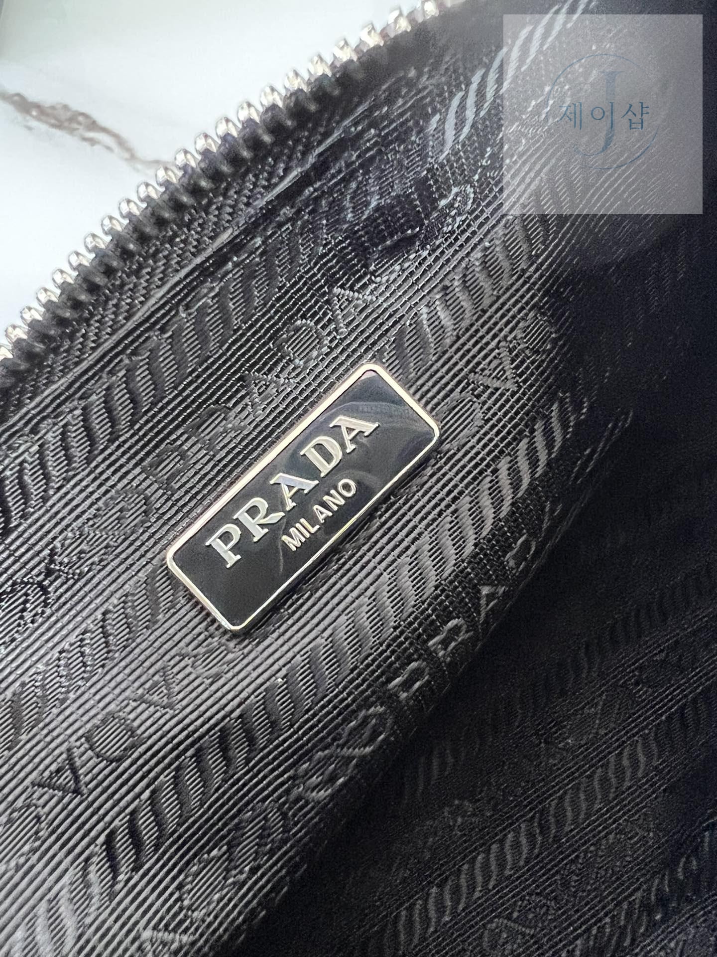 Prada Re-Edition 2000 Hobo - 상세 이미지