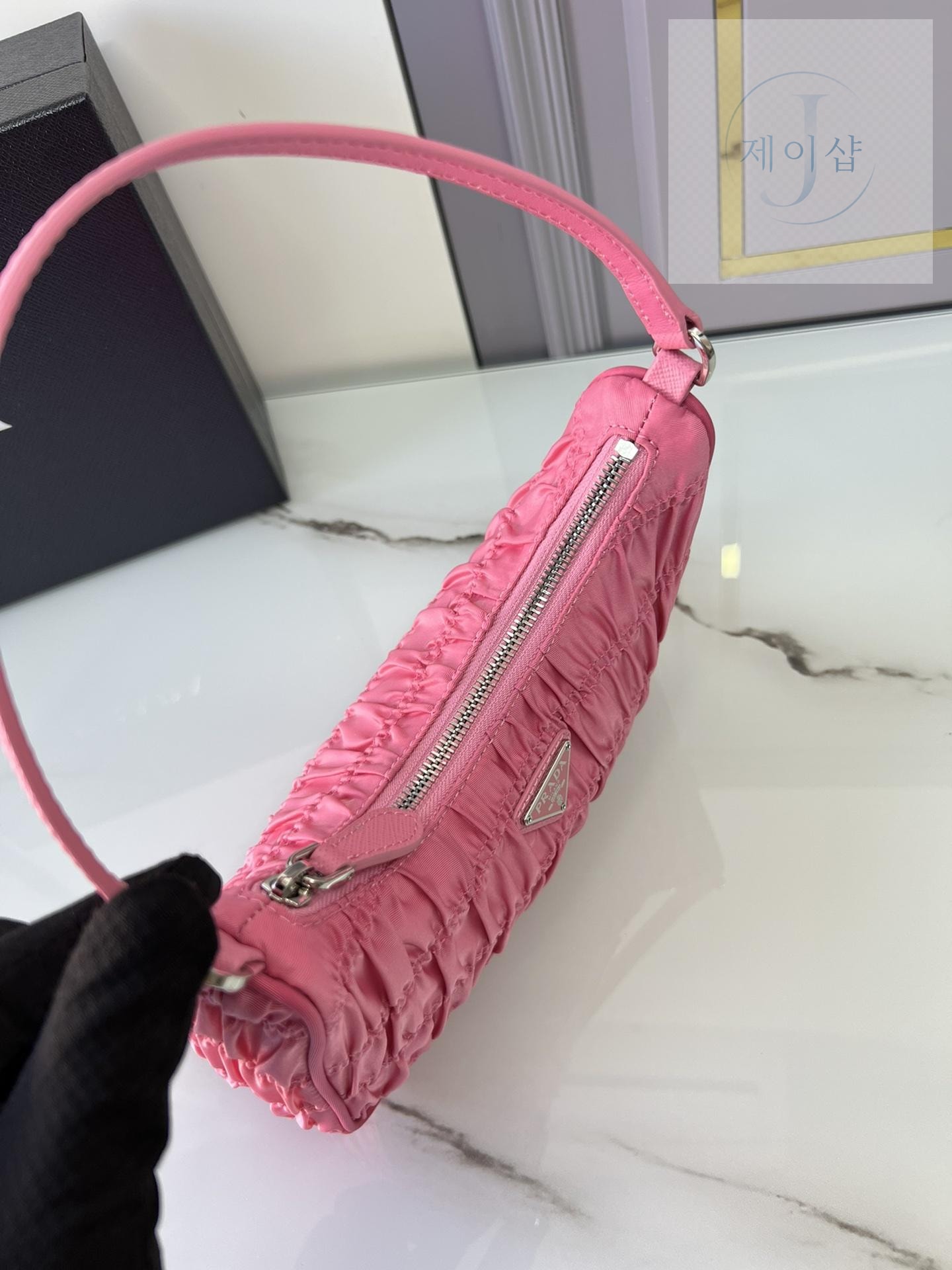 Prada Re-Edition 2000 Hobo - 상세 이미지