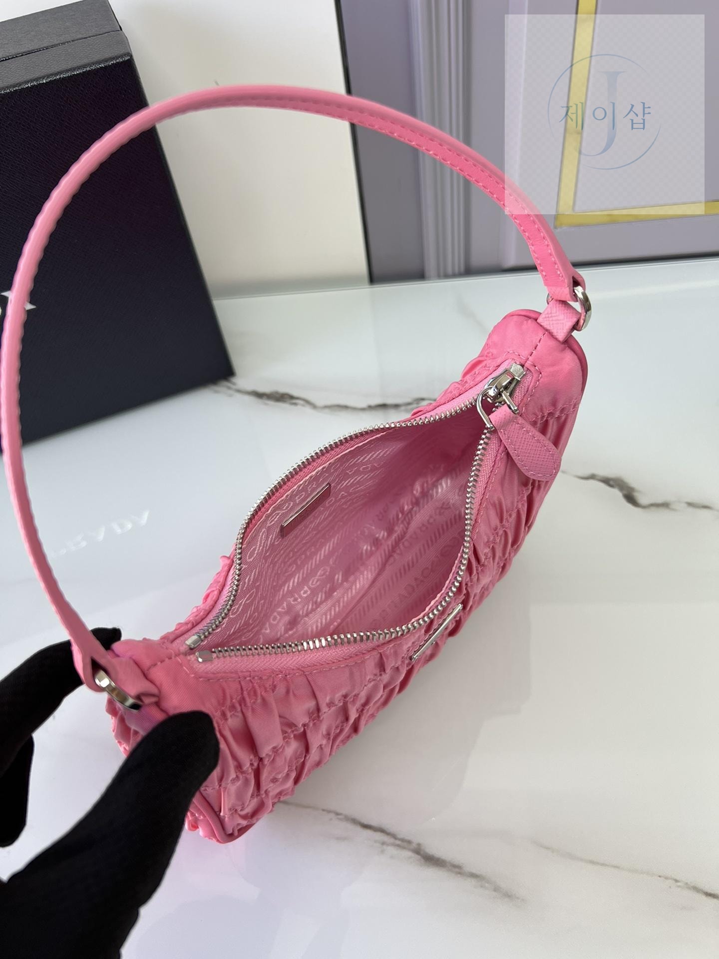 Prada Re-Edition 2000 Hobo - 상세 이미지