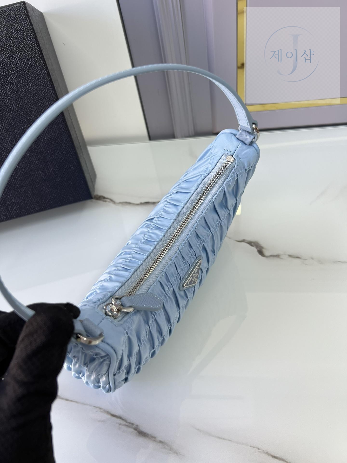 Prada Re-Edition 2000 Hobo - 상세 이미지