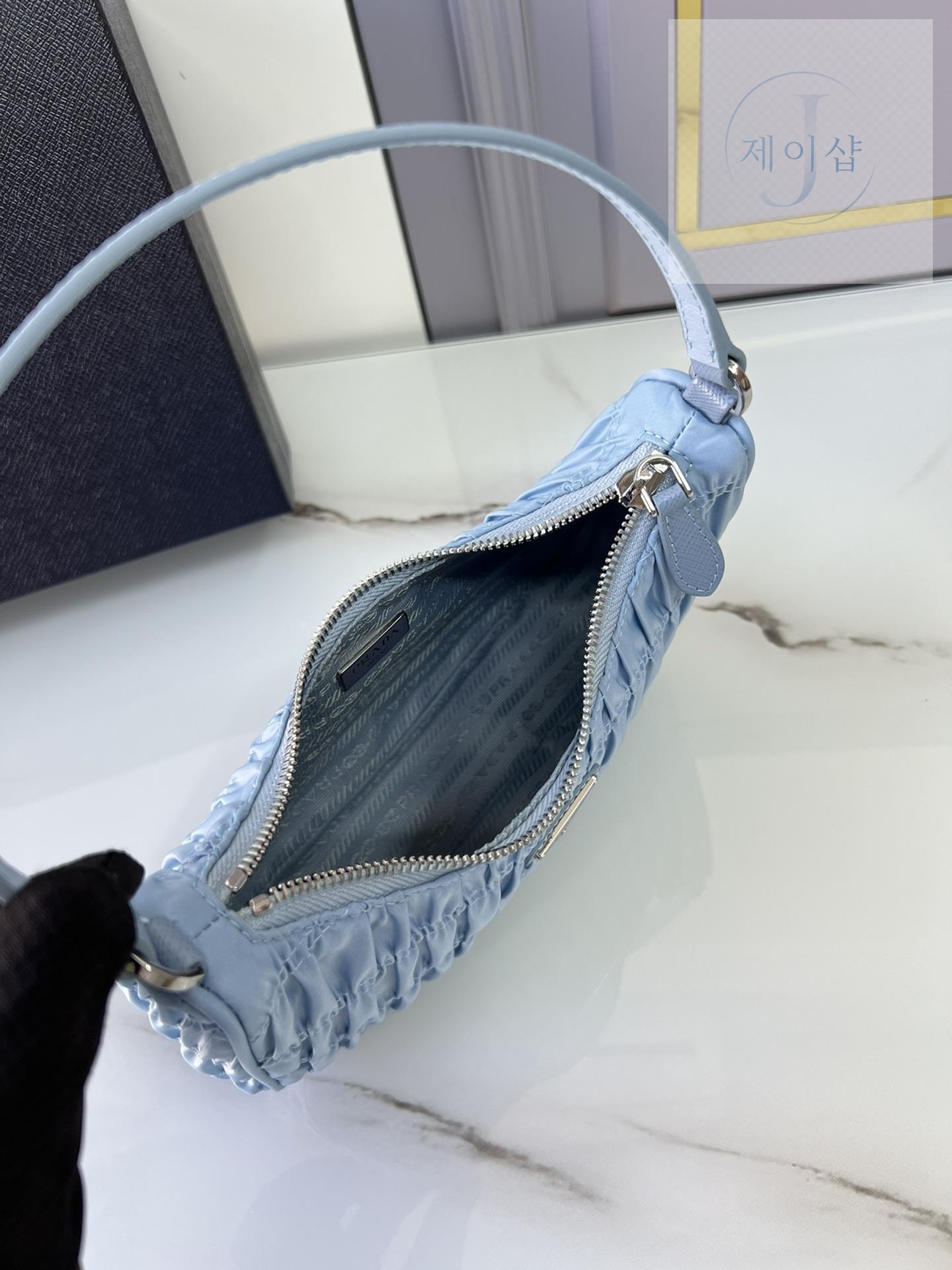 Prada Re-Edition 2000 Hobo - 상세 이미지