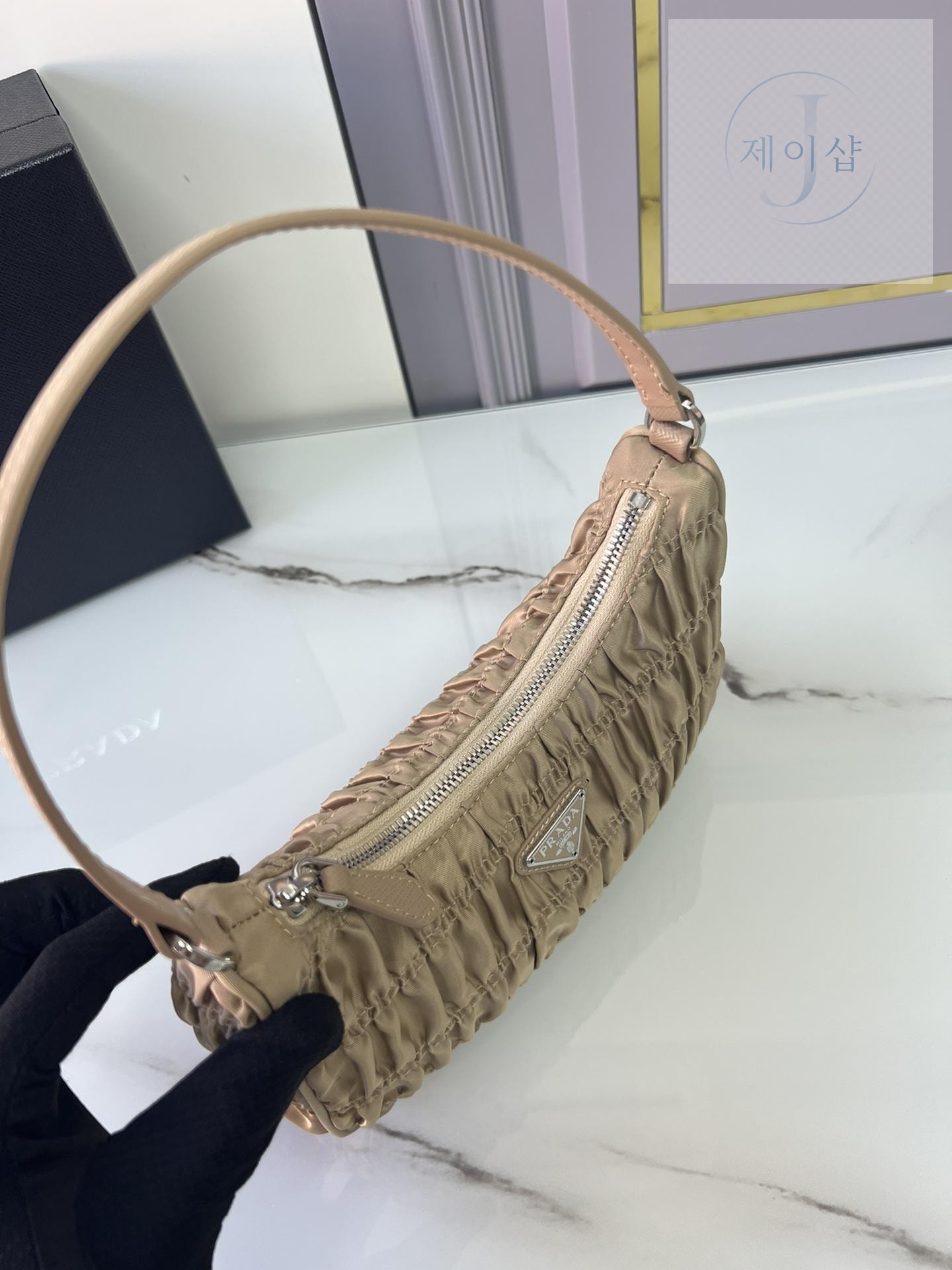 Prada Re-Edition 2000 Hobo - 상세 이미지