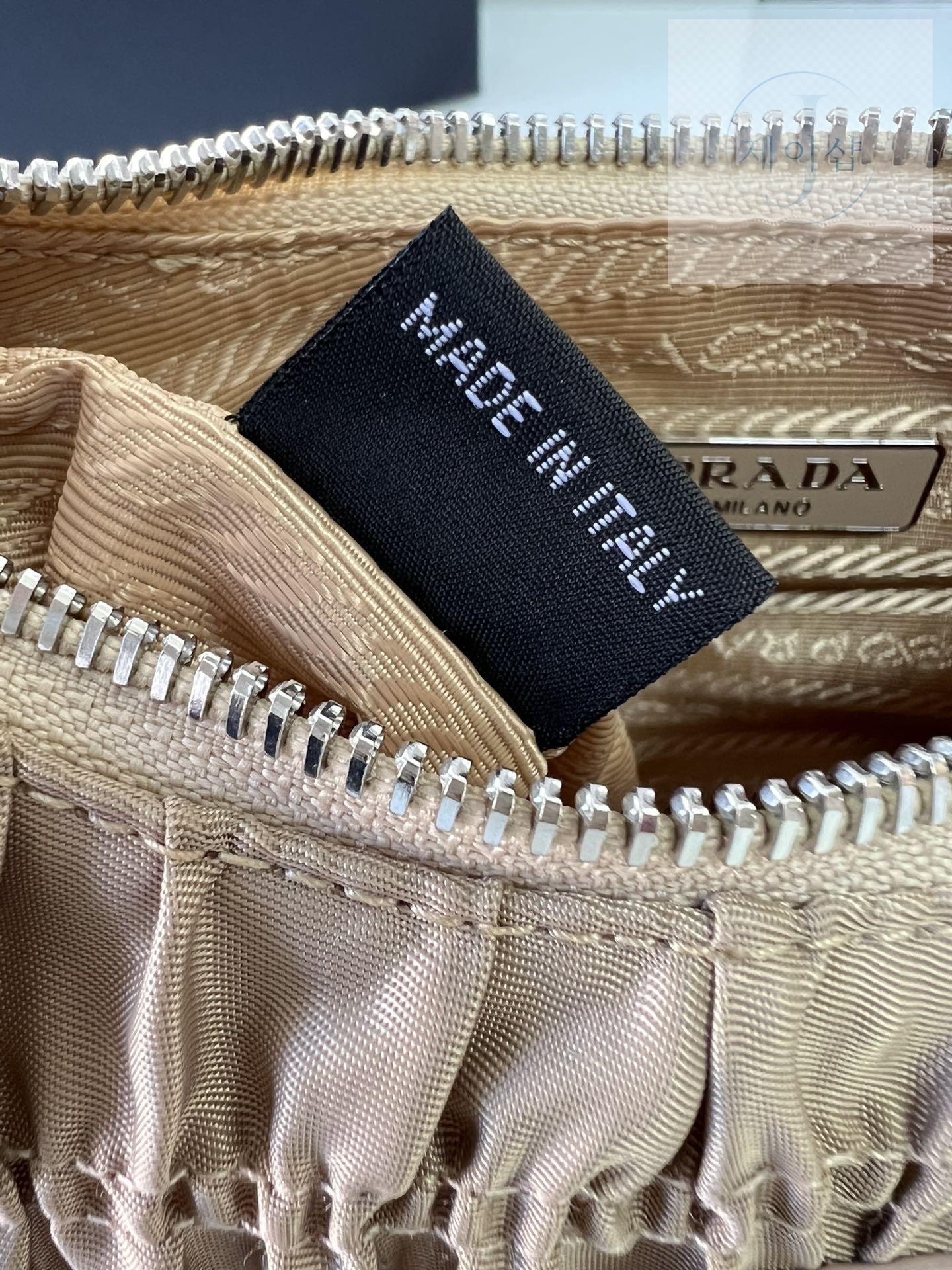 Prada Re-Edition 2000 Hobo - 상세 이미지