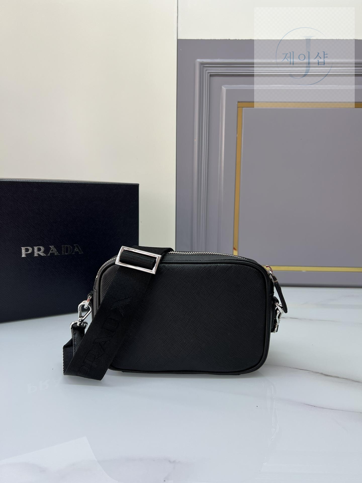 Prada Saffiano Leather Shoulder - 상세 이미지