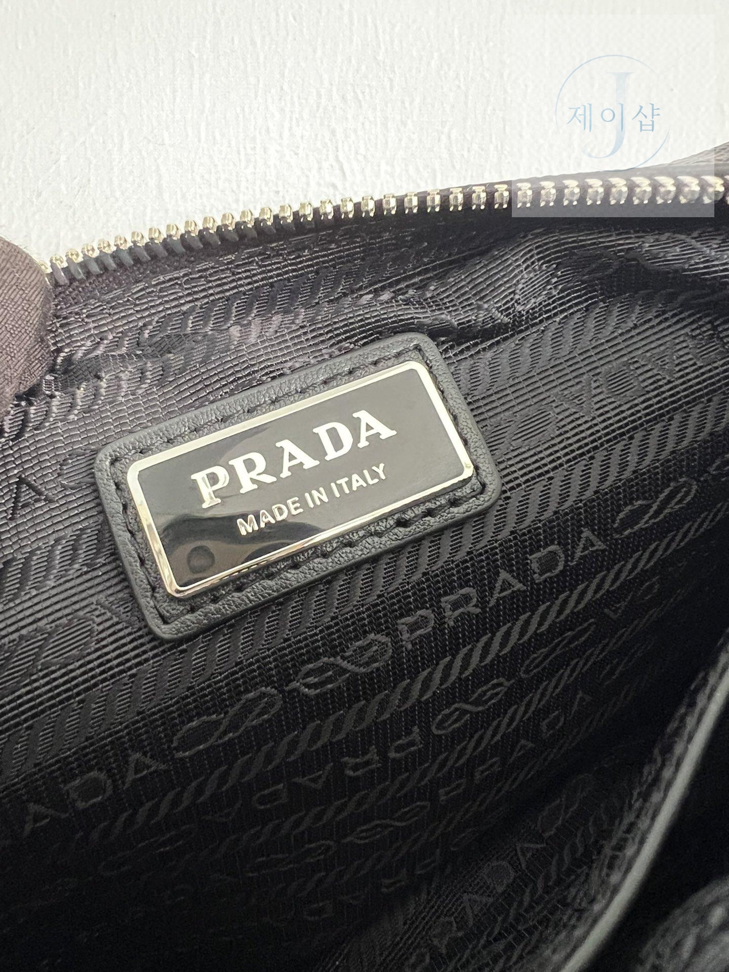 Prada Saffiano Leather Shoulder - 상세 이미지