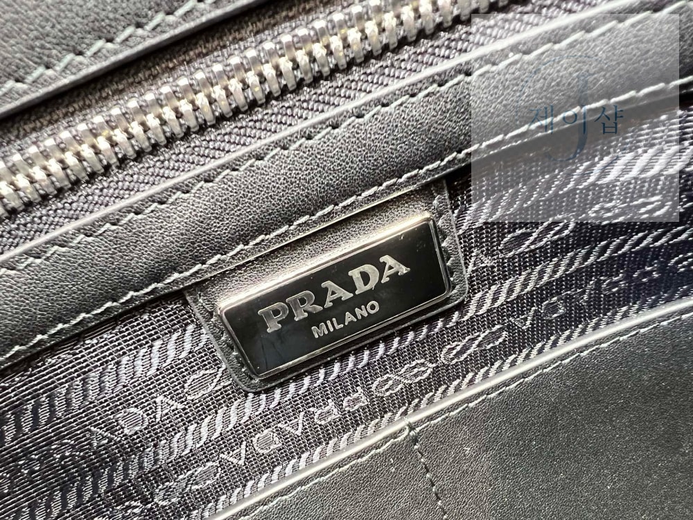 Prada Saffiano Leather Work - 상세 이미지