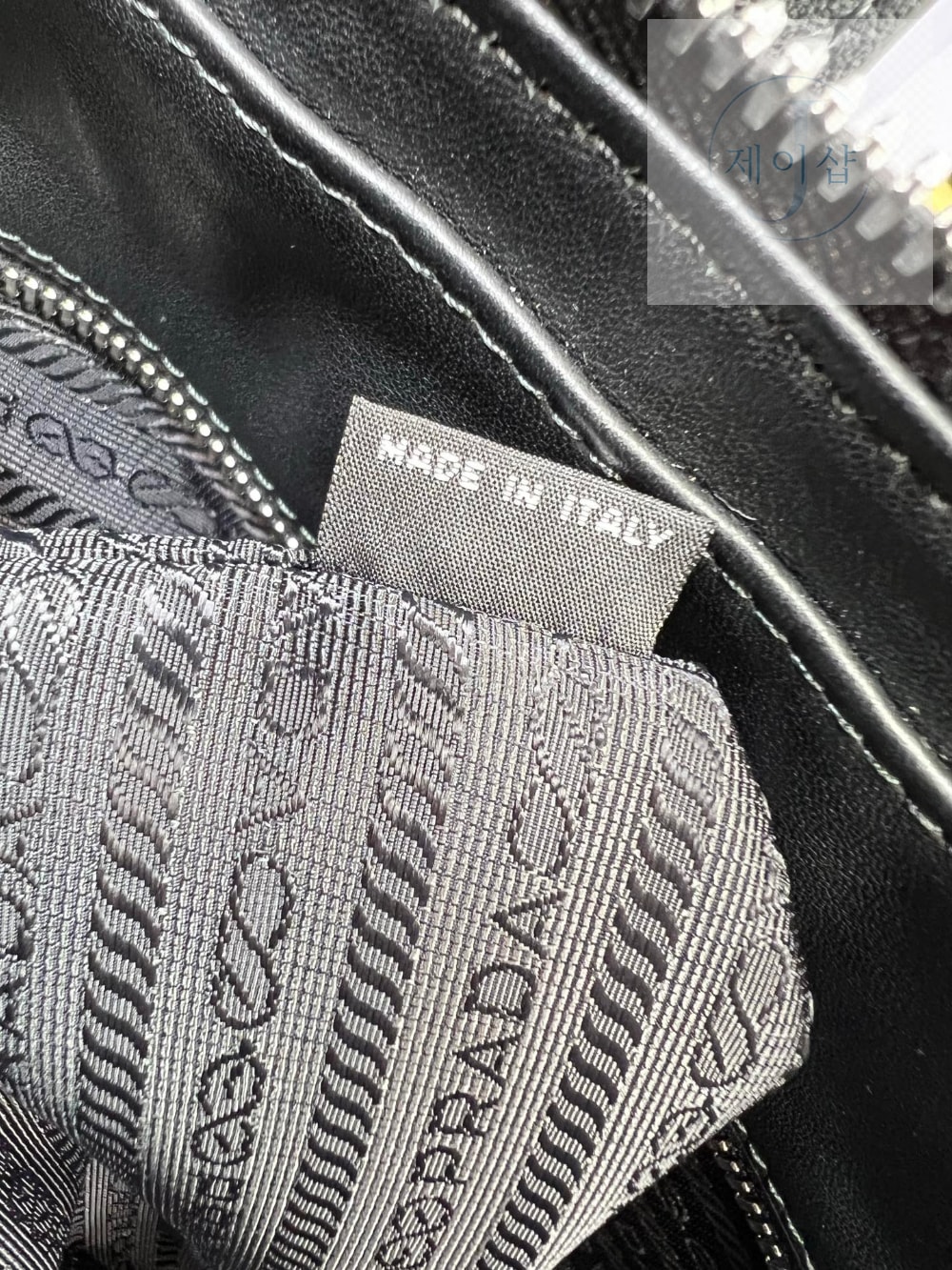 Prada Saffiano Leather Work - 상세 이미지