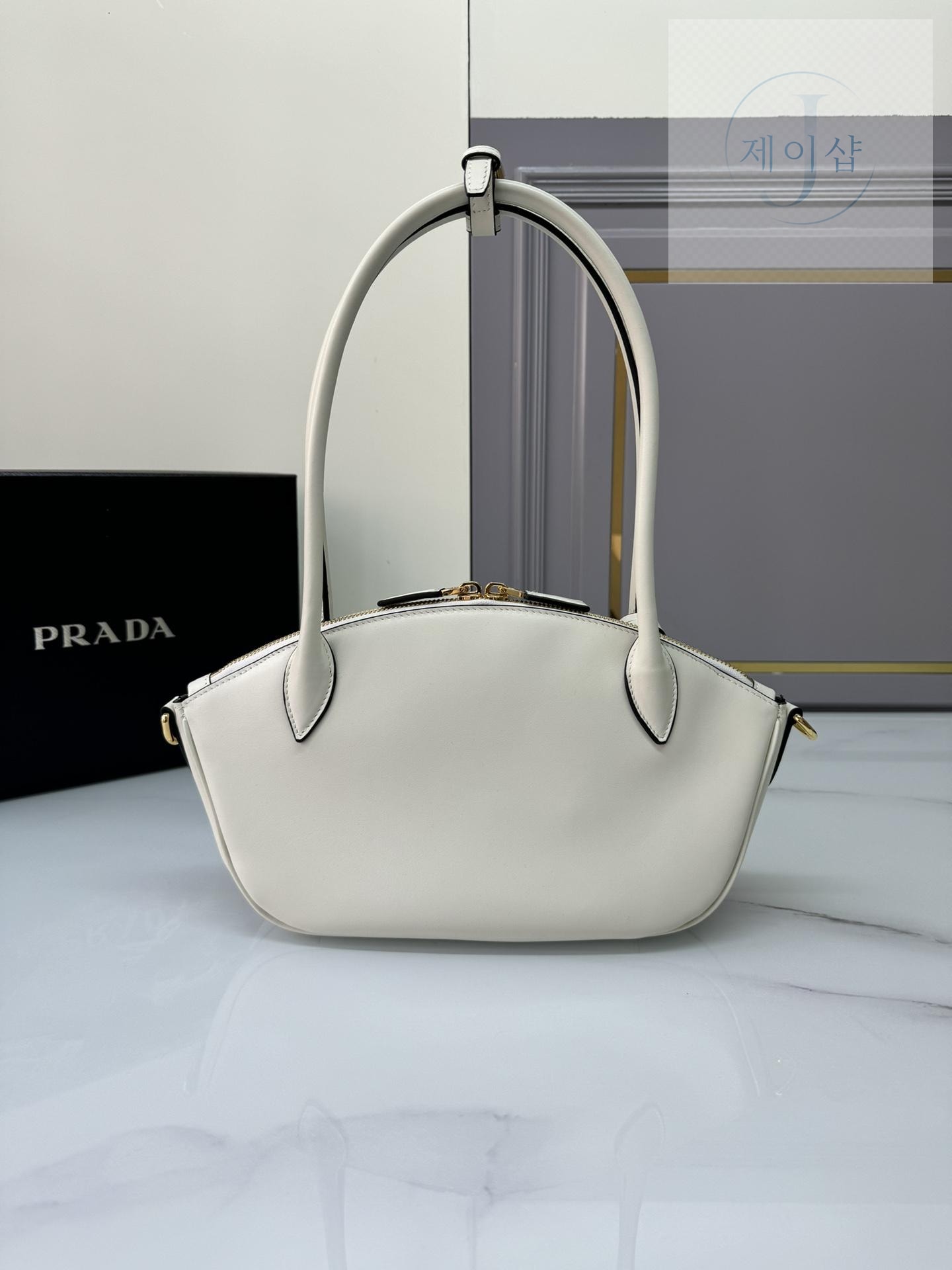 Prada Small Leather Handbag - 상세 이미지
