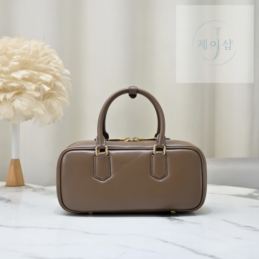 Miu Miu Arcadie Leather Large - 상세 이미지