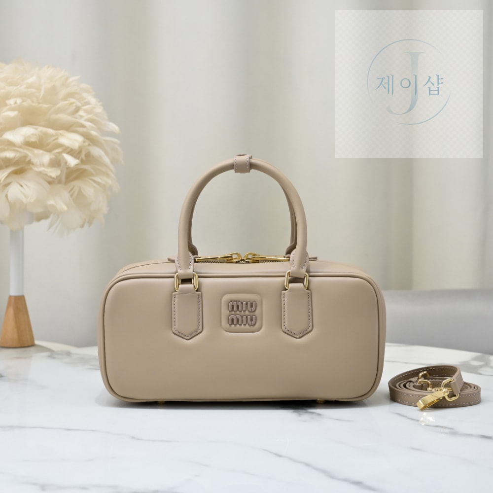 Miu Miu Arcadie Leather Large - 상세 이미지