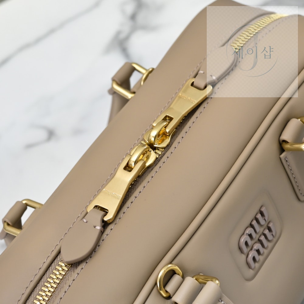 Miu Miu Arcadie Leather Large - 상세 이미지