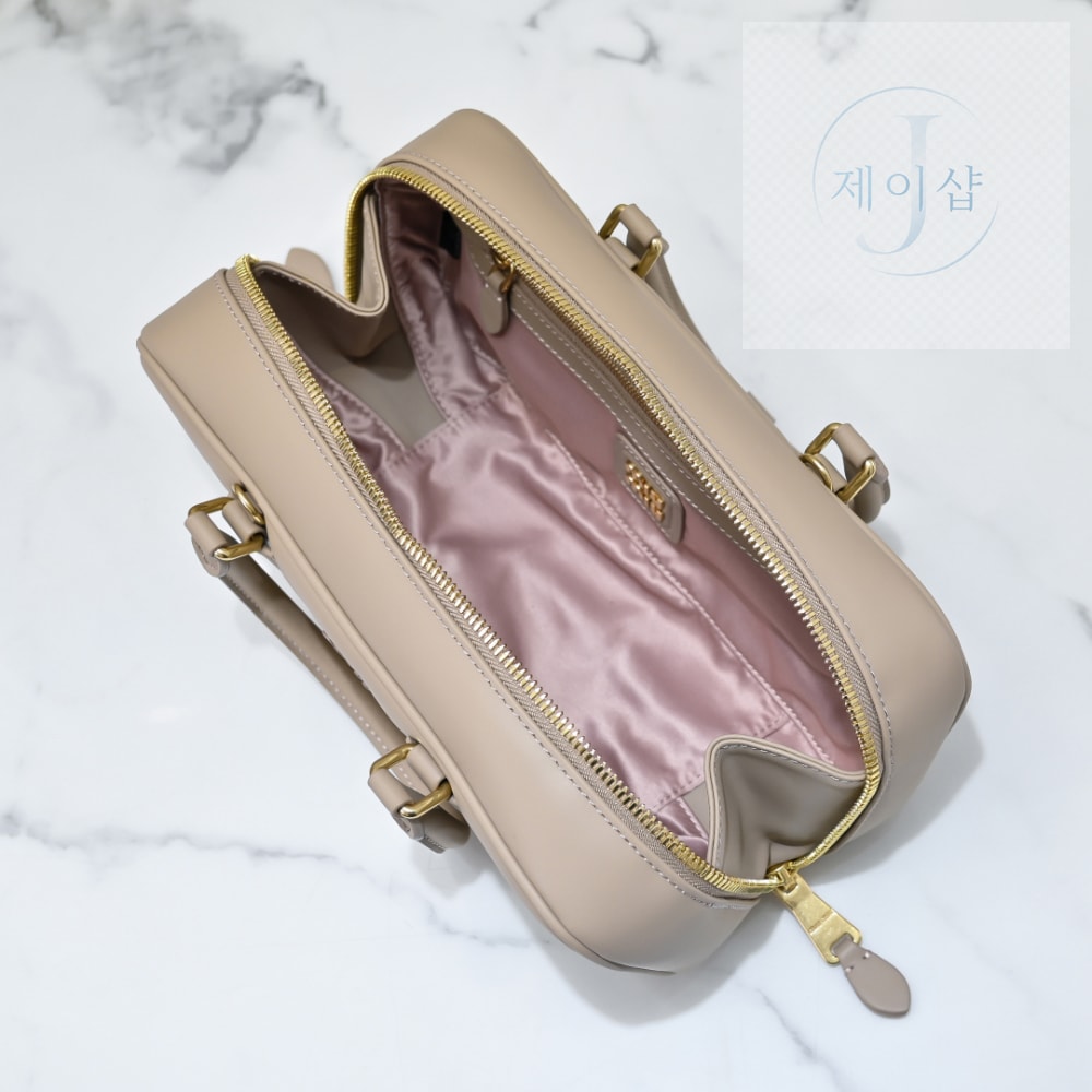 Miu Miu Arcadie Leather Large - 상세 이미지