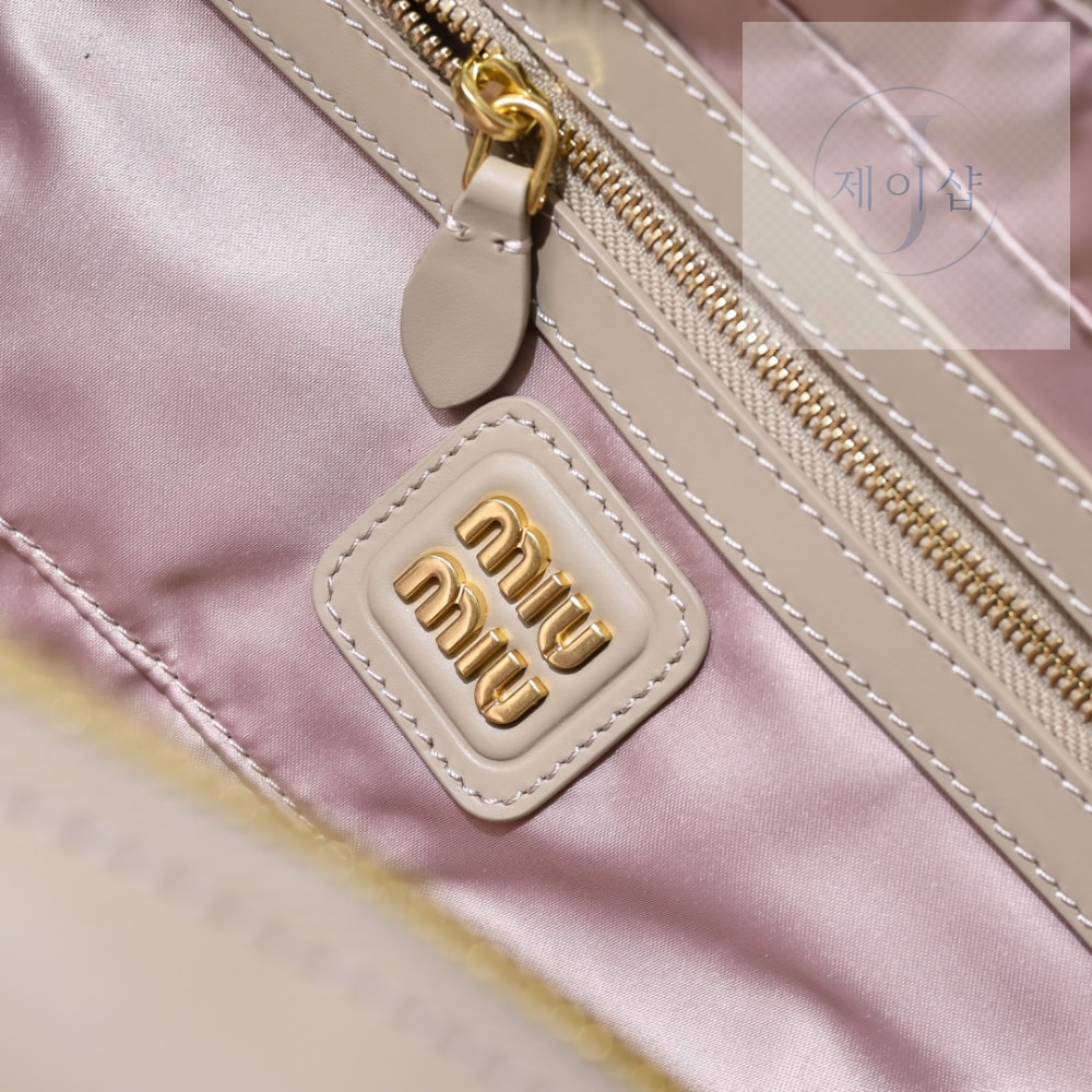 Miu Miu Arcadie Leather Large - 상세 이미지