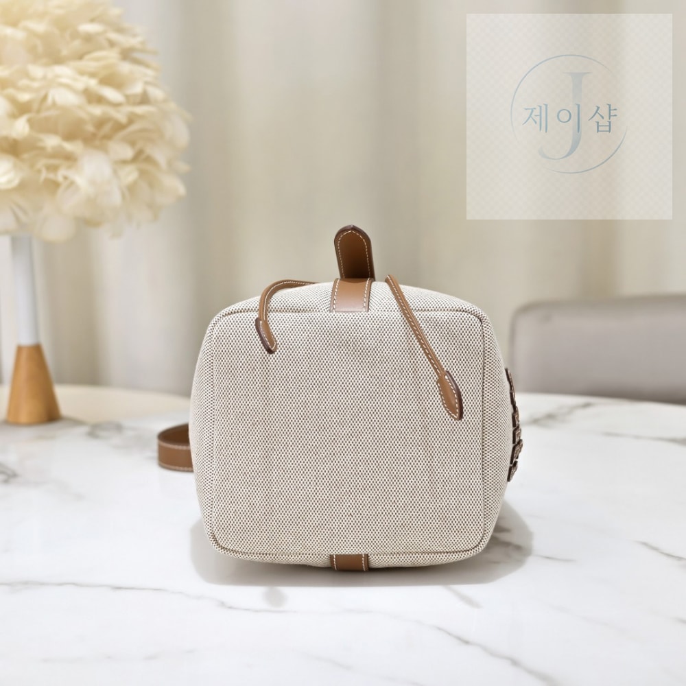 Miu Miu Canvas Leather Bucket - 상세 이미지