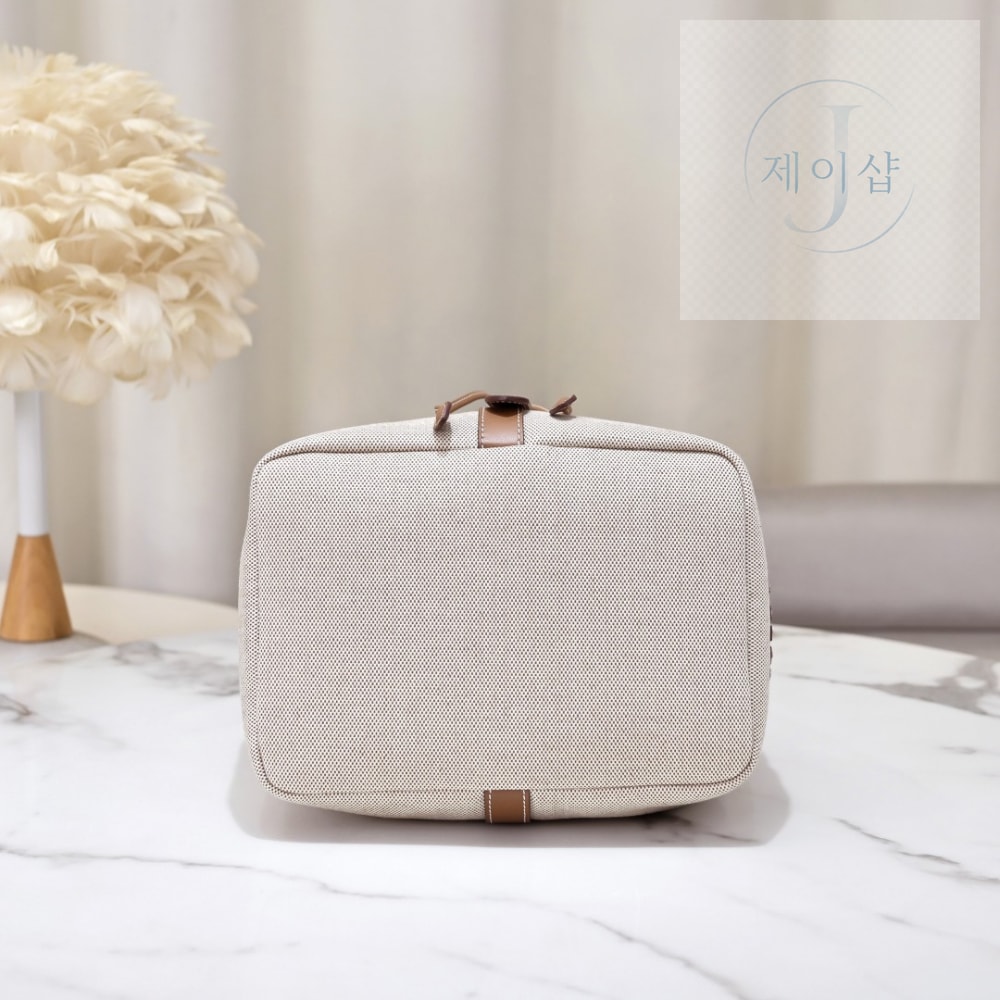 Miu Miu Canvas Leather Bucket - 상세 이미지
