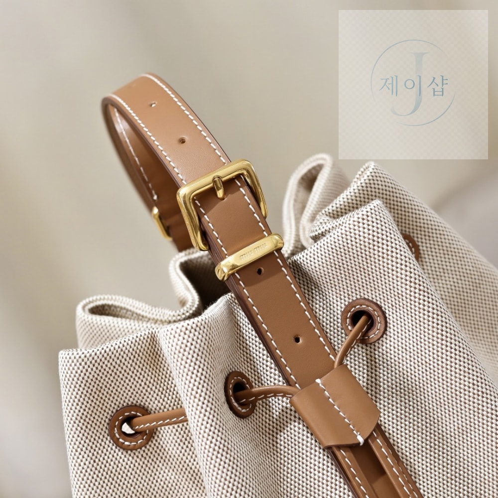 Miu Miu Canvas Leather Bucket - 상세 이미지