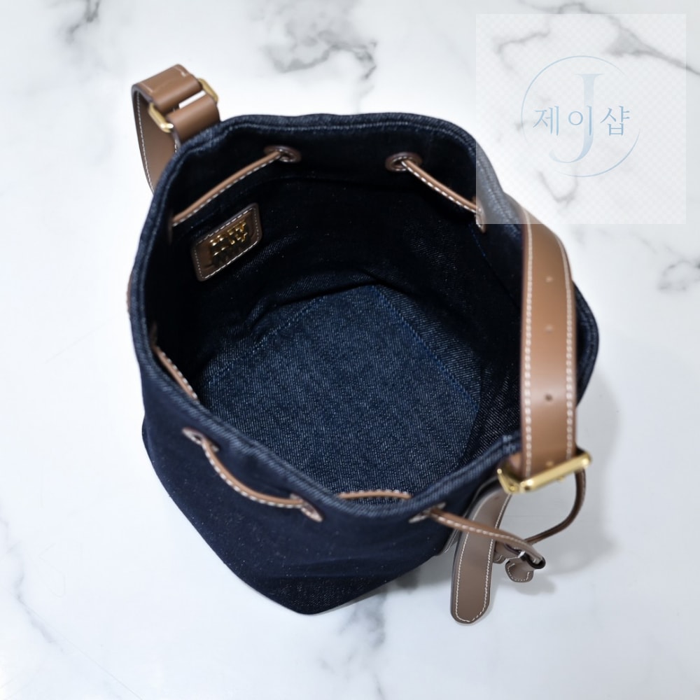 Miu Miu Denim Leather Bucket - 상세 이미지