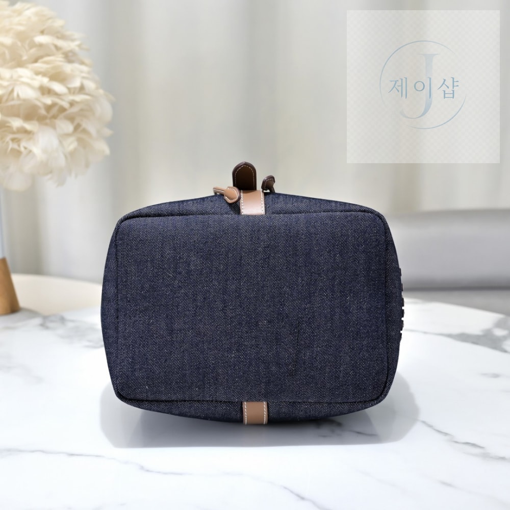 Miu Miu Denim Leather Bucket - 상세 이미지