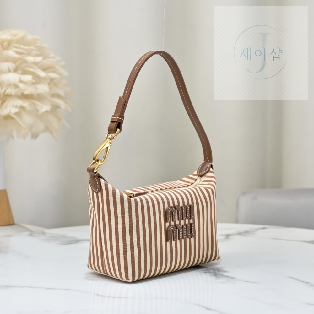 Miu Miu Gabardine Pouch - 상세 이미지