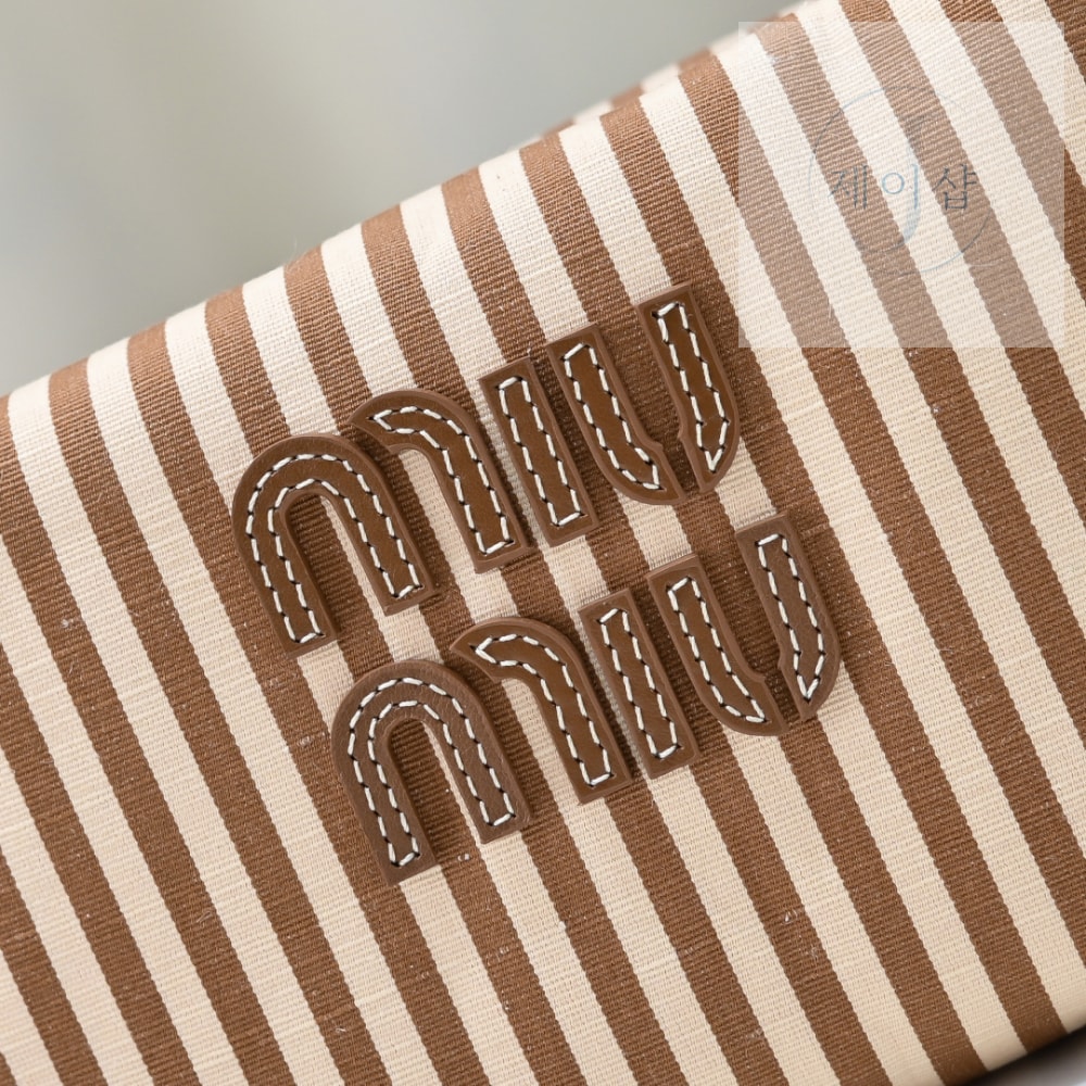 Miu Miu Gabardine Pouch - 상세 이미지