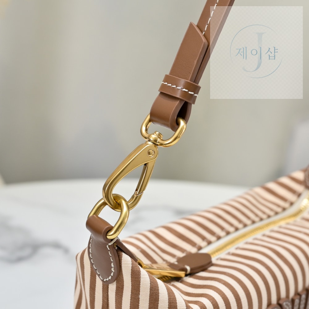 Miu Miu Gabardine Pouch - 상세 이미지