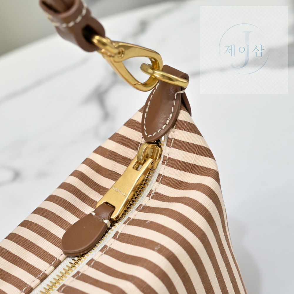 Miu Miu Gabardine Pouch - 상세 이미지
