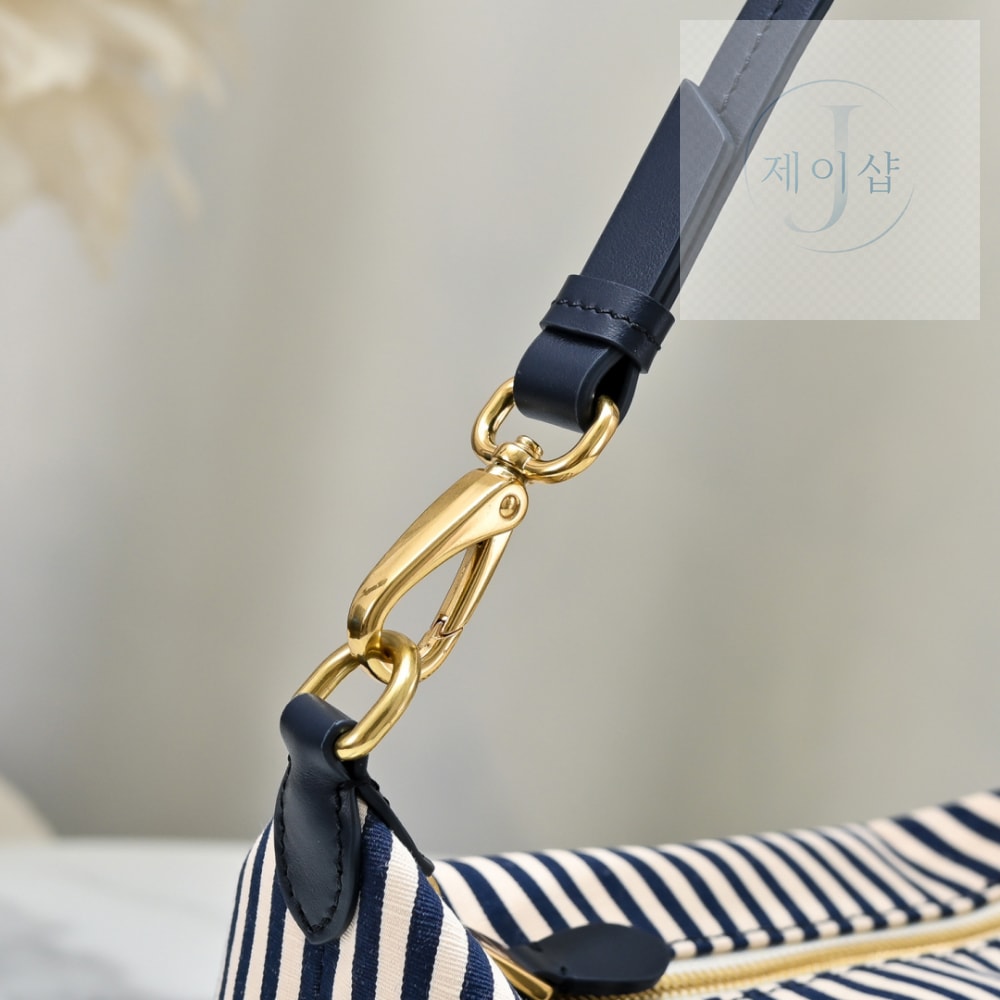 Miu Miu Gabardine Pouch - 상세 이미지