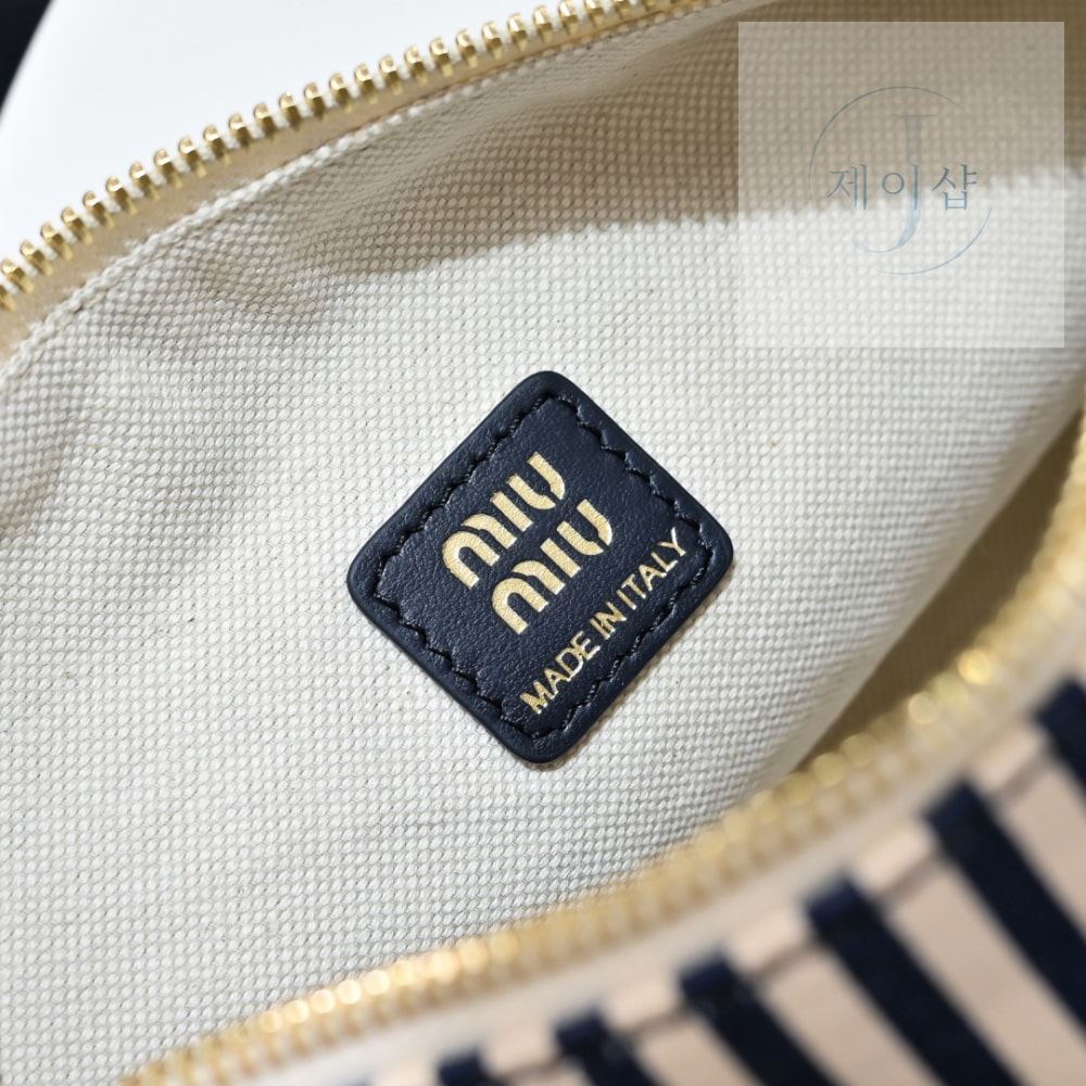 Miu Miu Gabardine Pouch - 상세 이미지