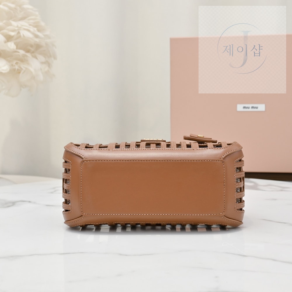 Miu Miu Leather Basket - 상세 이미지