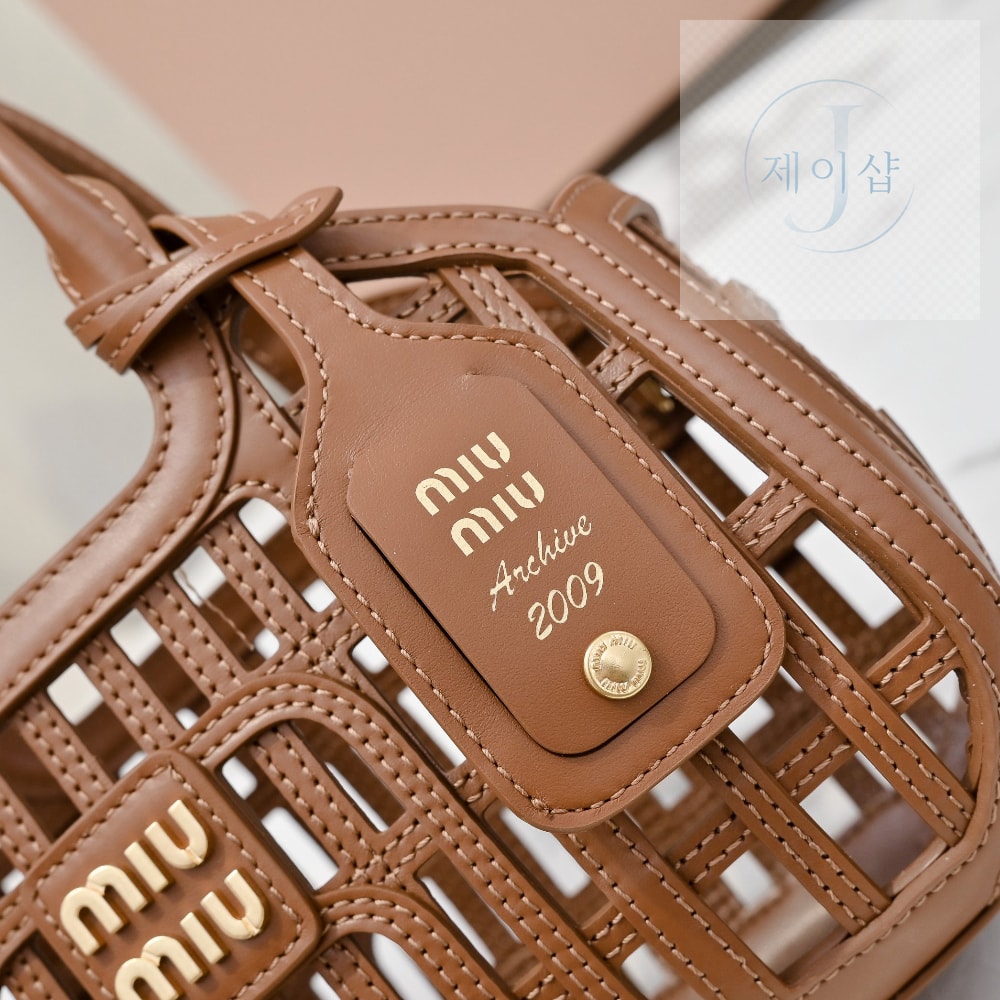 Miu Miu Leather Basket - 상세 이미지