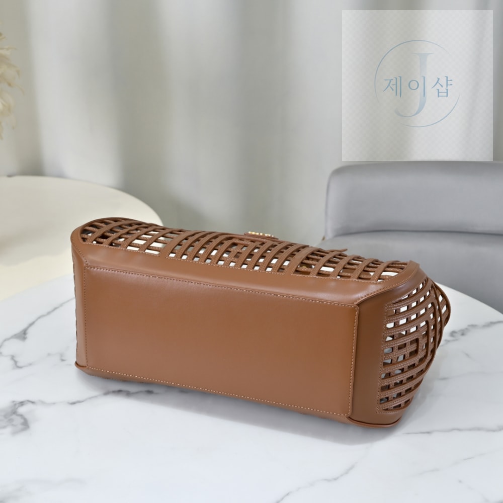 Miu Miu Leather Basket - 상세 이미지