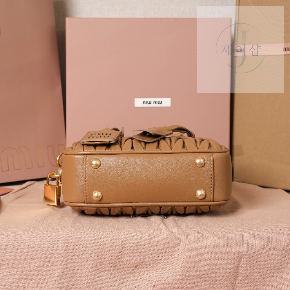 Miu Miu Matelasse Nappa Leather - 상세 이미지