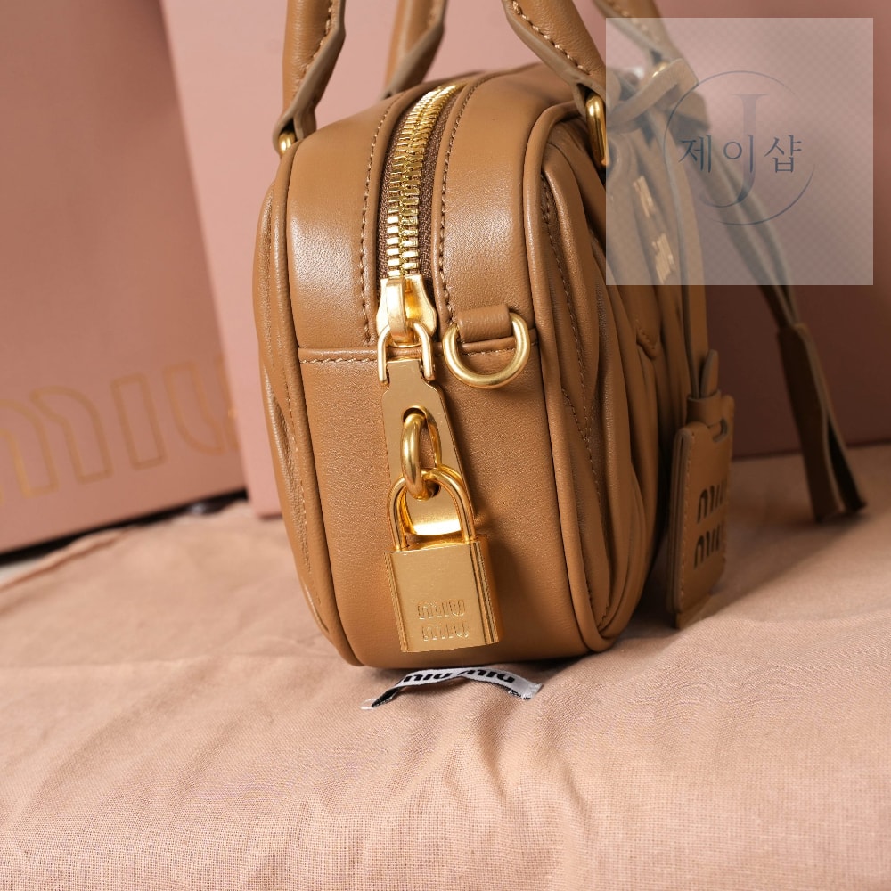 Miu Miu Matelasse Nappa Leather - 상세 이미지