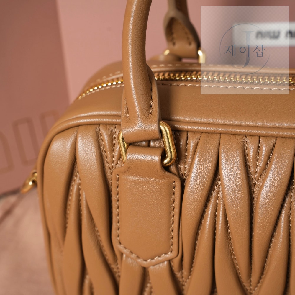 Miu Miu Matelasse Nappa Leather - 상세 이미지