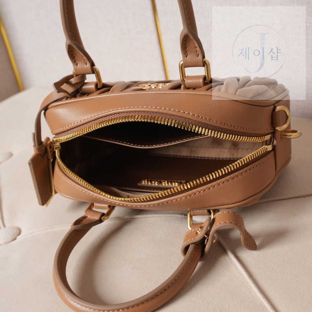Miu Miu Matelasse Nappa Leather - 상세 이미지