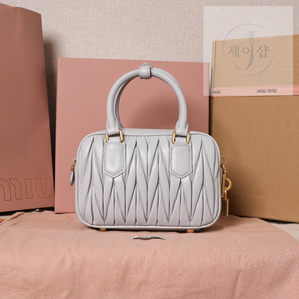 Miu Miu Matelasse Nappa Leather - 상세 이미지