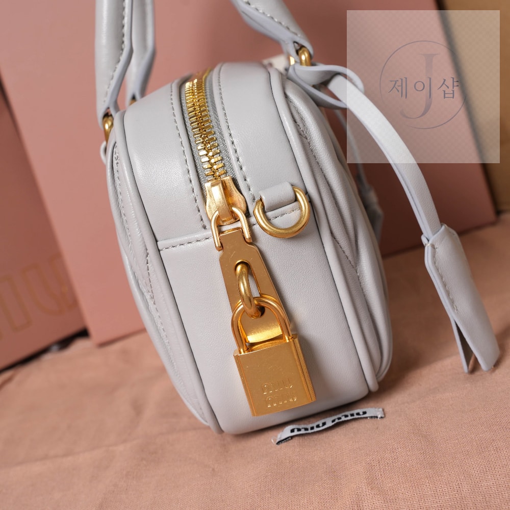Miu Miu Matelasse Nappa Leather - 상세 이미지