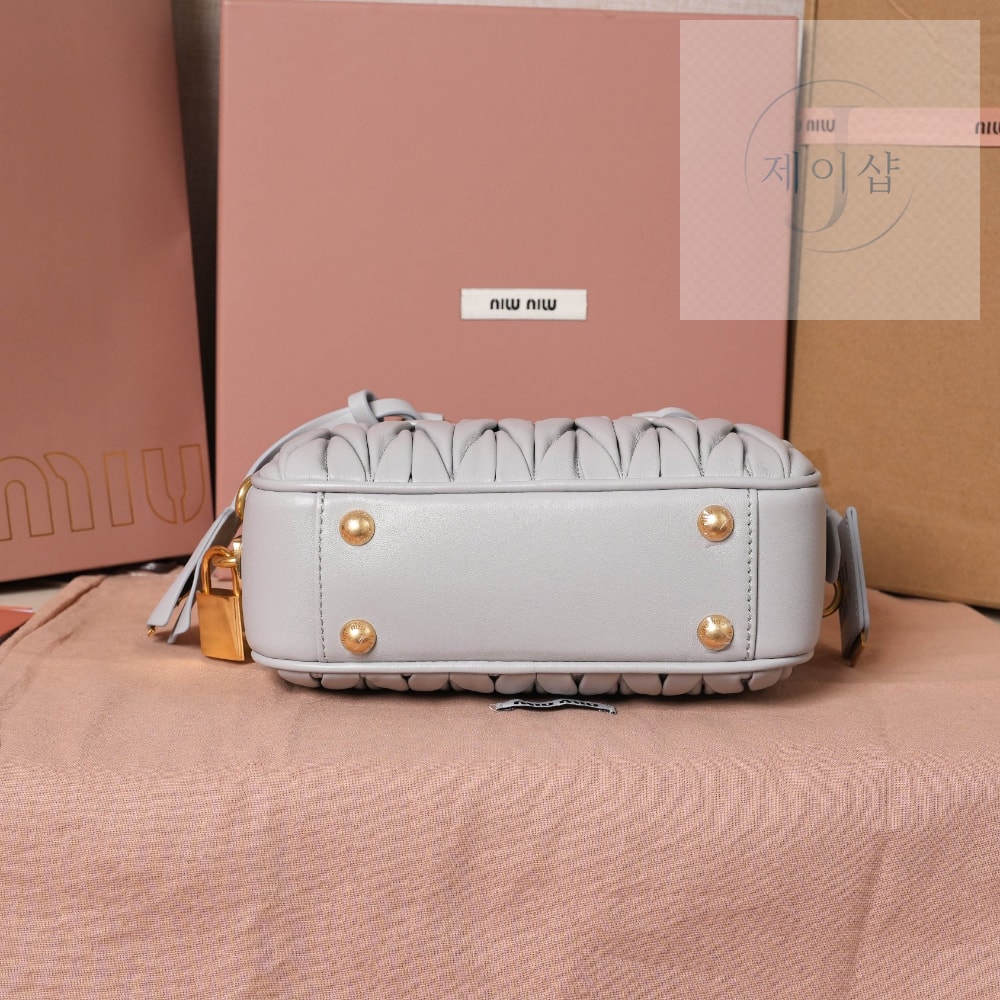 Miu Miu Matelasse Nappa Leather - 상세 이미지