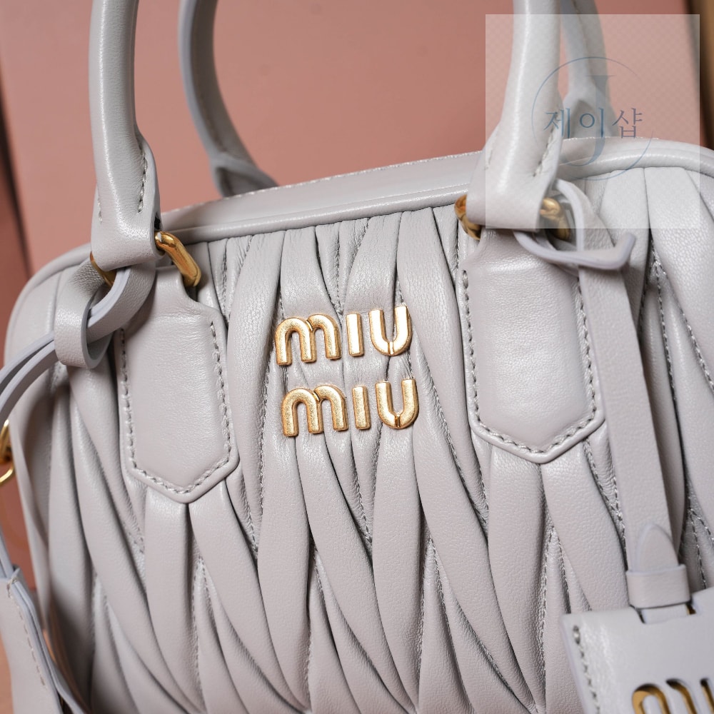 Miu Miu Matelasse Nappa Leather - 상세 이미지