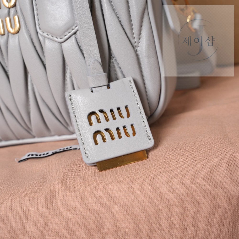 Miu Miu Matelasse Nappa Leather - 상세 이미지
