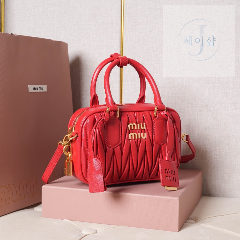 Miu Miu Matelasse Nappa Leather - 상세 이미지