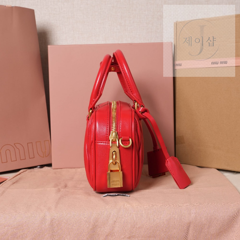 Miu Miu Matelasse Nappa Leather - 상세 이미지