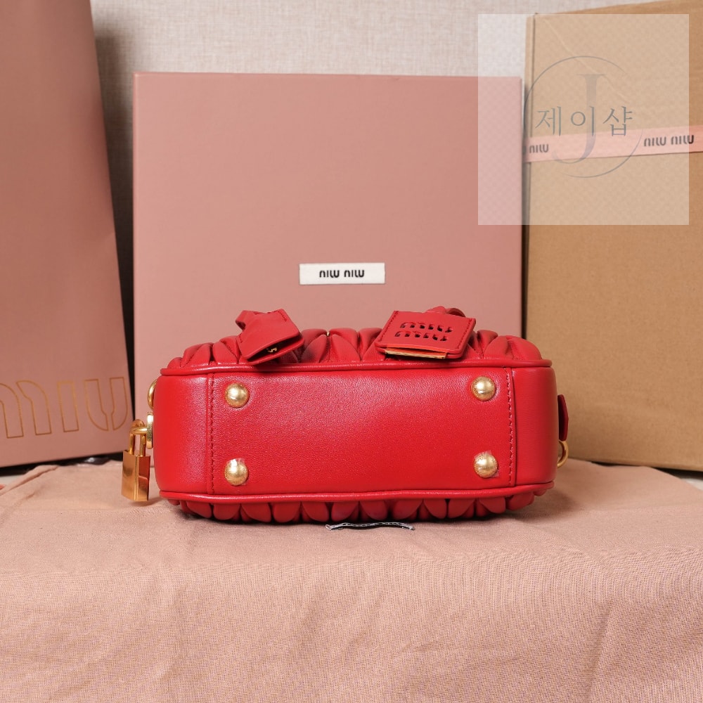 Miu Miu Matelasse Nappa Leather - 상세 이미지