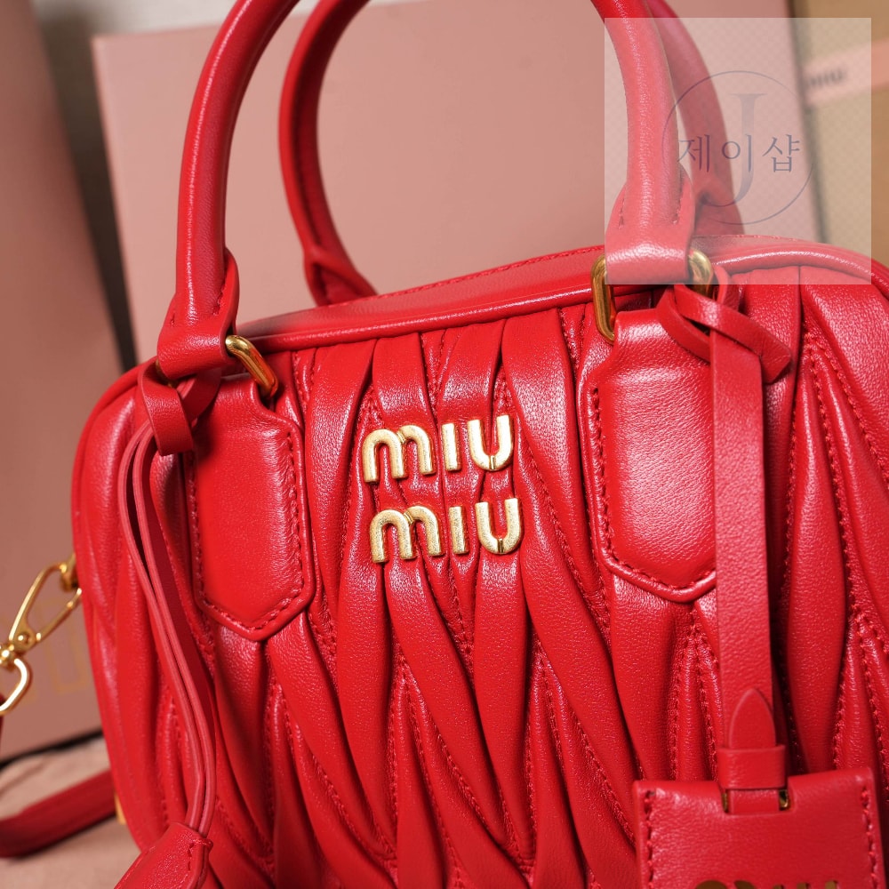 Miu Miu Matelasse Nappa Leather - 상세 이미지