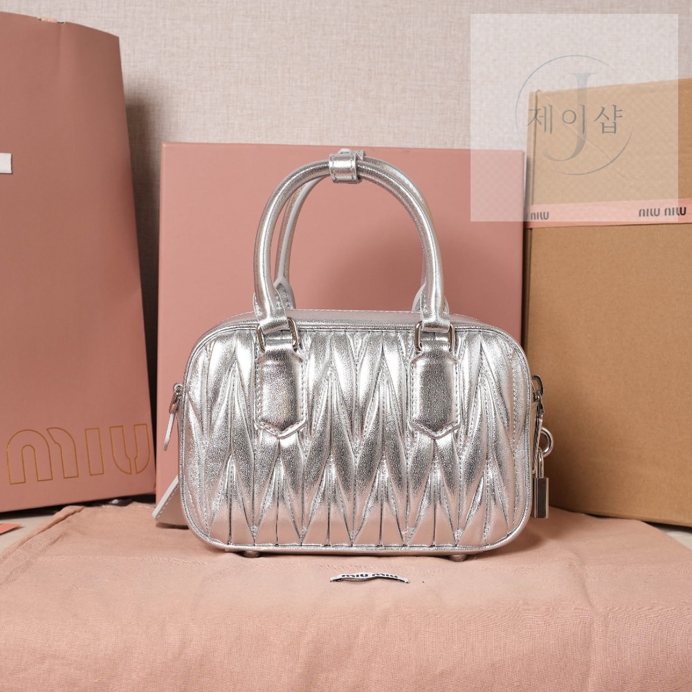 Miu Miu Matelasse Nappa Leather - 상세 이미지