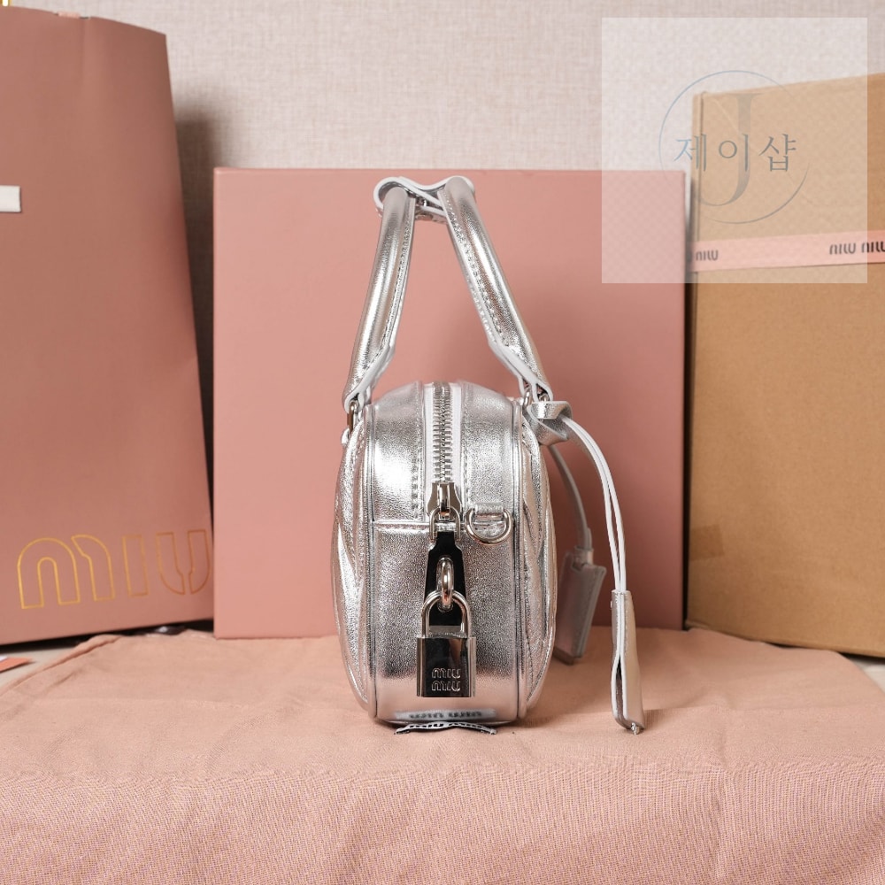 Miu Miu Matelasse Nappa Leather - 상세 이미지