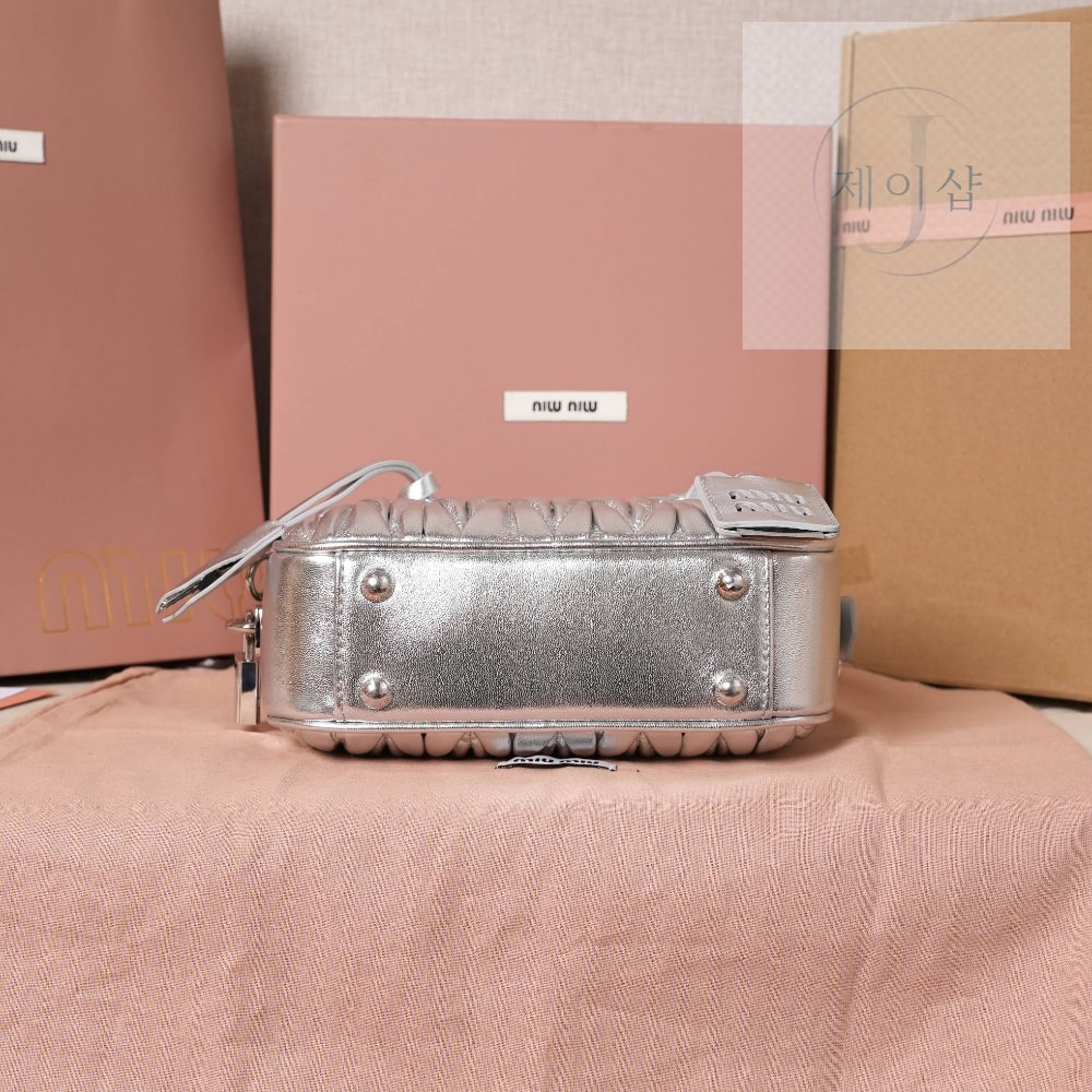 Miu Miu Matelasse Nappa Leather - 상세 이미지